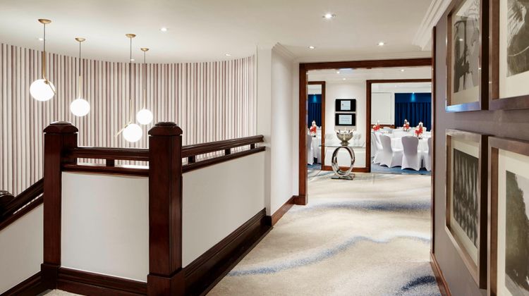 London Marriott Hotel Marble Arch Lobby