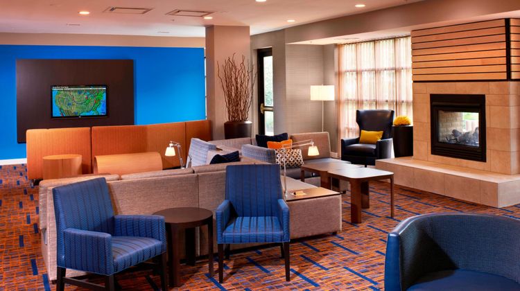 Courtyard Cincinnati Covington Marriott Lobby