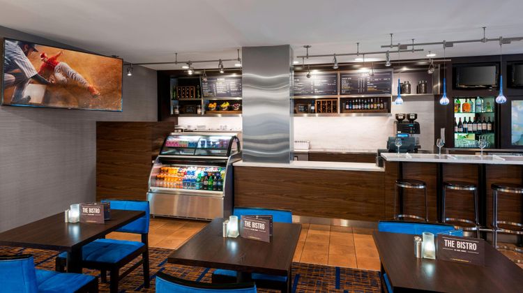 Courtyard Cincinnati Covington Marriott Restaurant