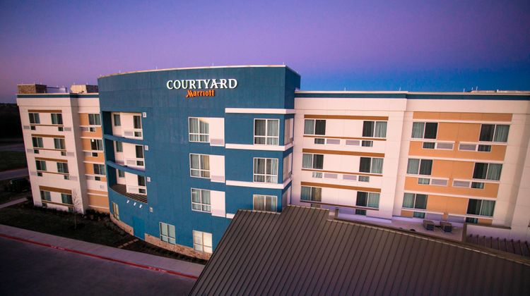 Courtyard Midlothian Conference Center Exterior