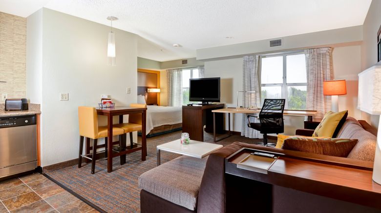 <b>Residence Inn Los Angeles Lax El Segundo Suite</b>. Images powered by <a href="https://www.leonardoworldwide.com/" title="Leonardo Worldwide" target="_blank">Leonardo</a>.
