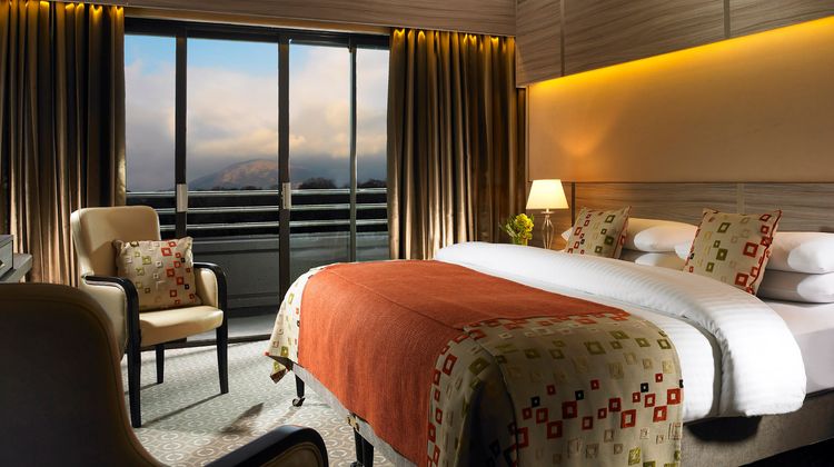 The Gleneagle Hotel & Apartments Room