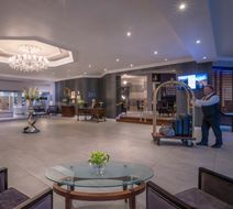 The Gleneagle Hotel & Apartments Lobby
