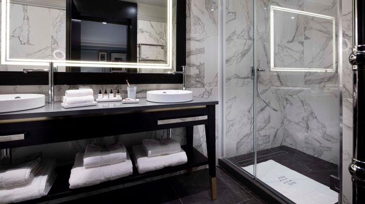 Le Damantin Hotel Room