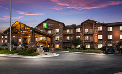 Holiday Inn Express Hotel & Suites