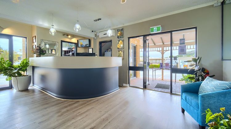Albany Motel & Apartments Lobby
