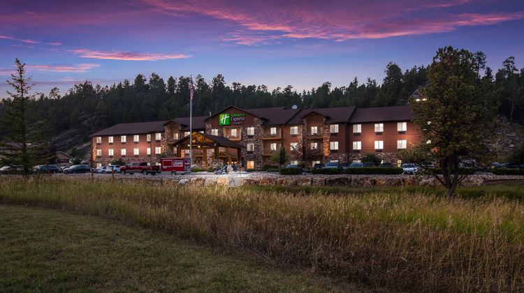 Holiday Inn Express Hotel & Suites Exterior