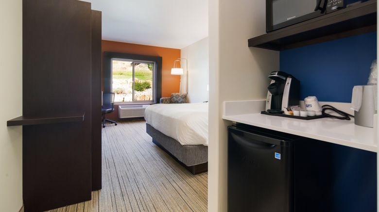 <b>Holiday Inn Express Hotel & Suites Room</b>. Images powered by <a href="https://www.leonardoworldwide.com/" title="Leonardo Worldwide" target="_blank">Leonardo</a>.