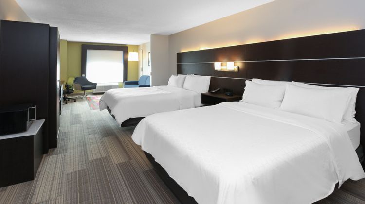 Holiday Inn Express & Suites Woodhaven Room