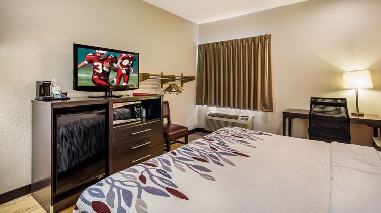 Red Roof Inn St Louis - Troy, IL Room