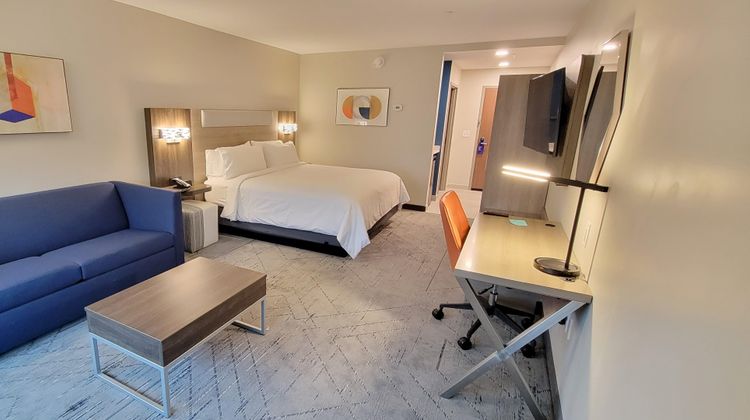 Holiday Inn Express White Marsh Suite