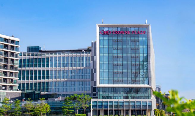 Crowne Plaza Shenzhen WECC Exterior