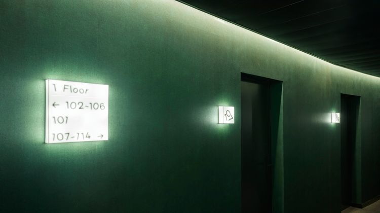 Chic and Basic Gravity Lobby