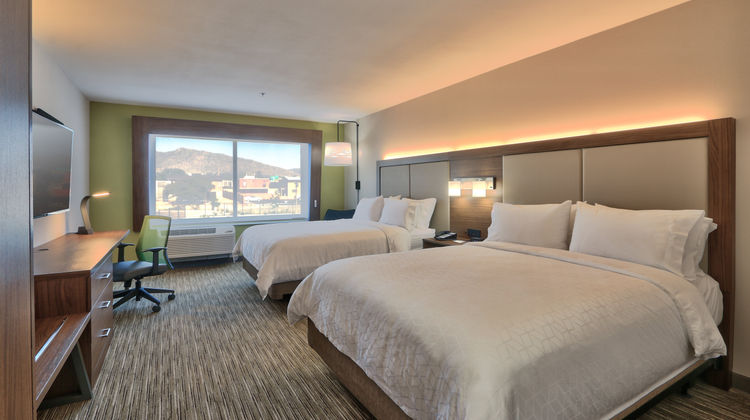 Holiday Inn Express & Suites East Room