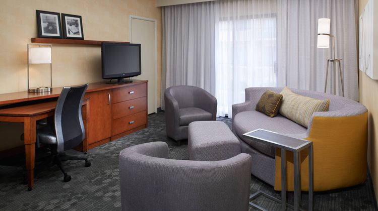 Courtyard by Marriott Detroit Dearborn Room