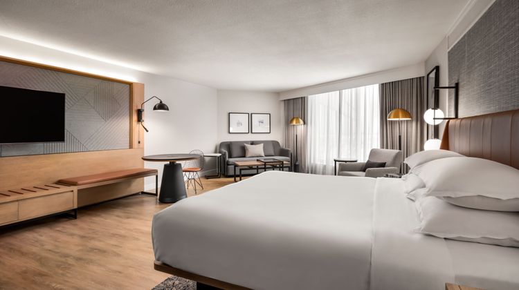 Sheraton Gateway Hotel Toronto Airport Suite