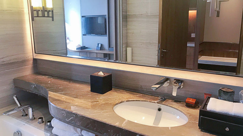 <b>Crowne Plaza Fuzhou Riverside Room</b>. Images powered by <a href="https://www.leonardoworldwide.com/" title="Leonardo Worldwide" target="_blank">Leonardo</a>.