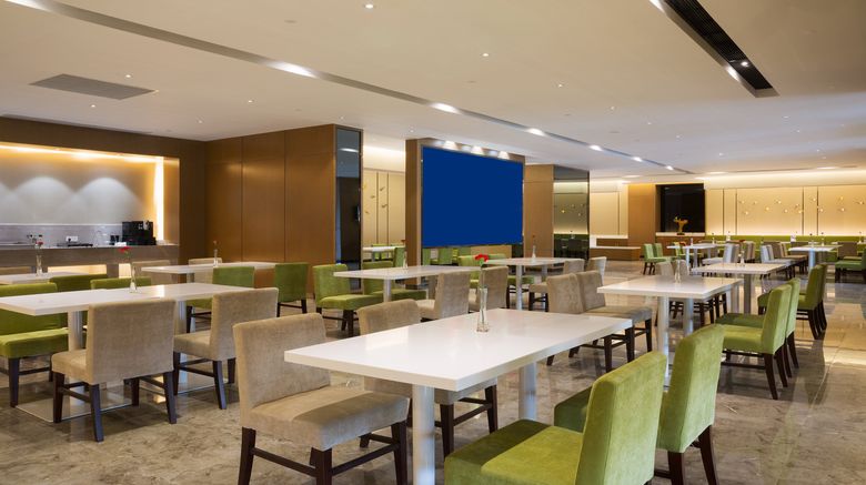 <b>Holiday Inn Express Shanghai New Jinqiao Restaurant</b>. Images powered by <a href="https://www.leonardoworldwide.com/" title="Leonardo Worldwide" target="_blank">Leonardo</a>.