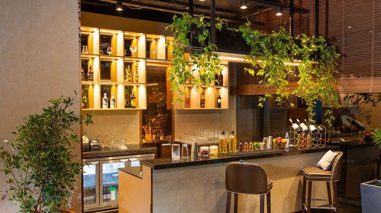 Holiday Inn Bengaluru Racecourse Restaurant