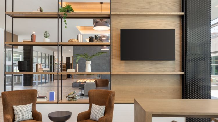 Staybridge Stes Rochester-St Marys Area Lobby