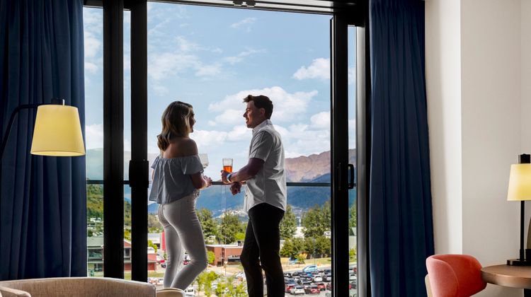 Holiday Inn Remarkables Park Exterior