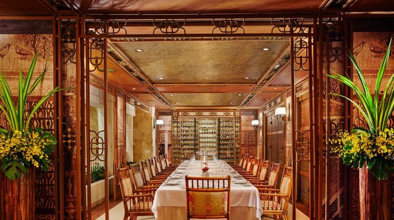 <b>Halekulani Restaurant</b>. Images powered by <a href="https://www.leonardoworldwide.com/" title="Leonardo Worldwide" target="_blank">Leonardo</a>.