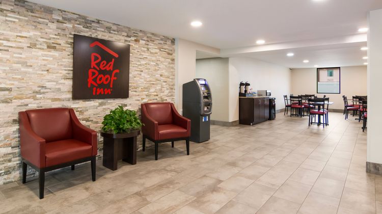 Red Roof Inn Chester Lobby
