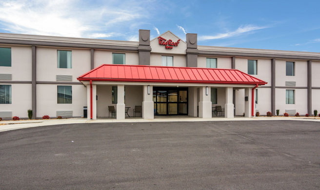 Red Roof Inn Chester Exterior