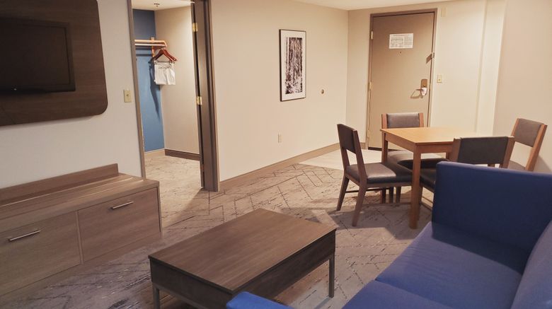 <b>Holiday Inn Express and Suites Donegal Room</b>. Images powered by <a href="https://www.leonardoworldwide.com/" title="Leonardo Worldwide" target="_blank">Leonardo</a>.