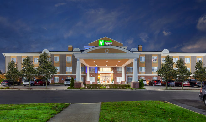 Holiday Inn Express & Suites Woodhaven Exterior
