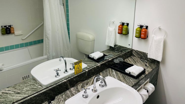 Holiday Inn Parramatta Room