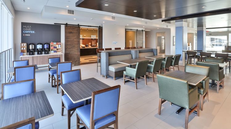 Holiday Inn Express & Suites MetroCenter Restaurant