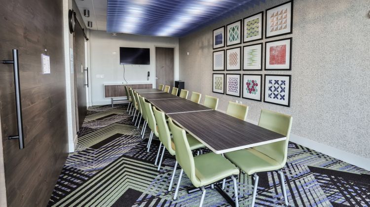 Holiday Inn Express & Suites MetroCenter Meeting