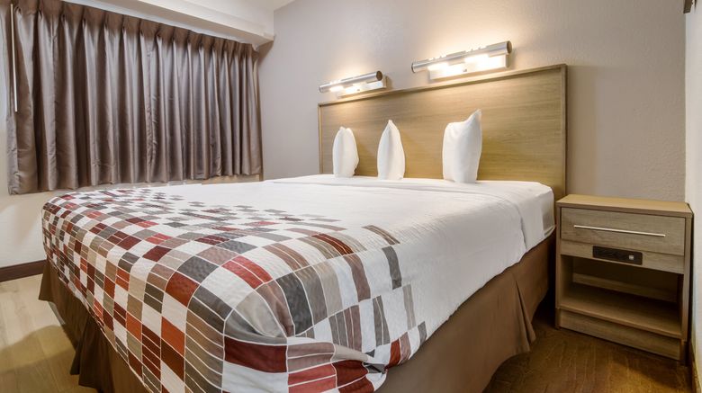 <b>Red Roof Inn Detroit - Farmington Hills Room</b>. Images powered by <a href="https://www.leonardoworldwide.com/" title="Leonardo Worldwide" target="_blank">Leonardo</a>.