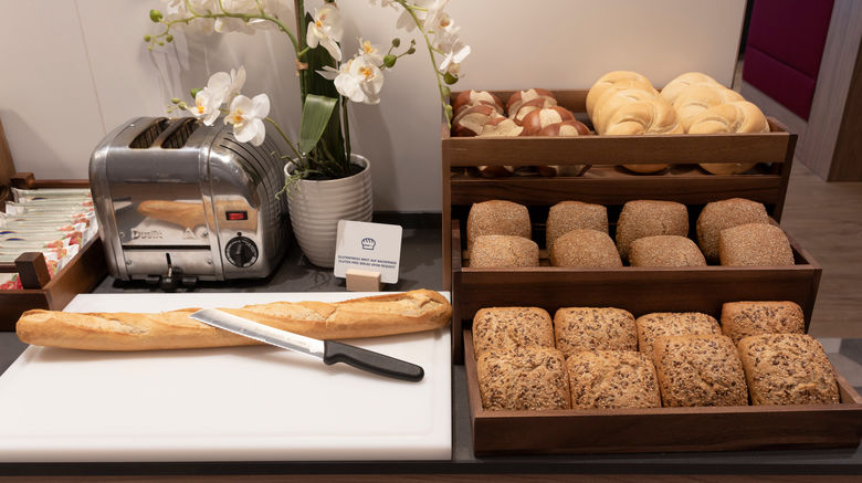 <b>Holiday Inn Express Offenbach Restaurant</b>. Images powered by <a href="https://www.leonardoworldwide.com/" title="Leonardo Worldwide" target="_blank">Leonardo</a>.