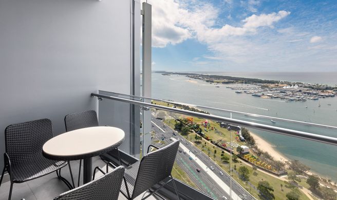 Meriton Suites Southport Suite
