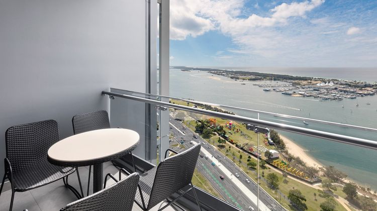 Meriton Suites Southport Suite