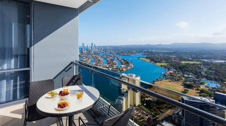 Meriton Suites Southport Suite