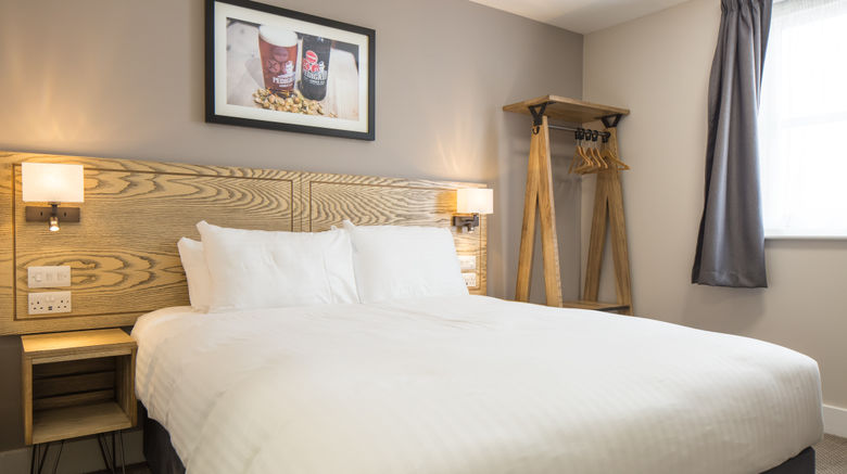 <b>Ravens Cliff Marstons Inns Room</b>. Images powered by <a href="https://www.leonardoworldwide.com/" title="Leonardo Worldwide" target="_blank">Leonardo</a>.