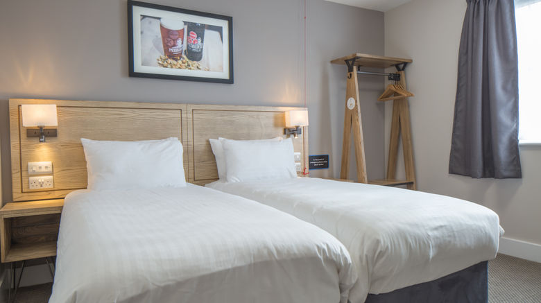 <b>Ravens Cliff Marstons Inns Room</b>. Images powered by <a href="https://www.leonardoworldwide.com/" title="Leonardo Worldwide" target="_blank">Leonardo</a>.