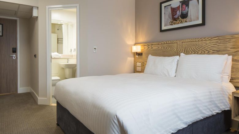 <b>Ravens Cliff Marstons Inns Room</b>. Images powered by <a href="https://www.leonardoworldwide.com/" title="Leonardo Worldwide" target="_blank">Leonardo</a>.