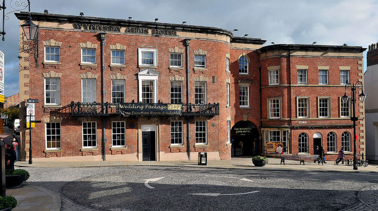 Wynnstay Arms Hotel Exterior
