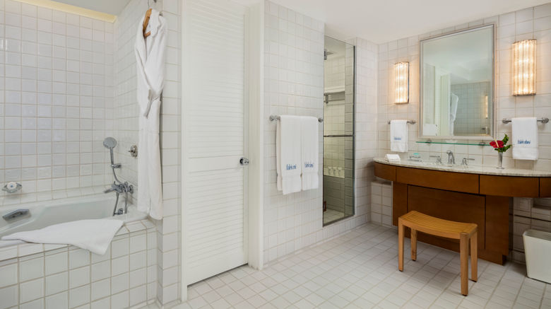 <b>Halekulani Room</b>. Images powered by <a href="https://www.leonardoworldwide.com/" title="Leonardo Worldwide" target="_blank">Leonardo</a>.