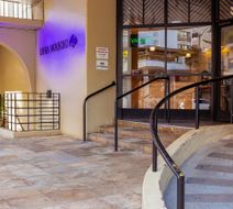Ohia Waikiki Studio Suites Exterior