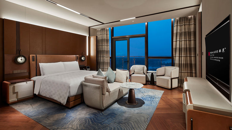 <b>HUALUXE Nanjing Yangtze River Suite</b>. Images powered by <a href="https://www.leonardoworldwide.com/" title="Leonardo Worldwide" target="_blank">Leonardo</a>.