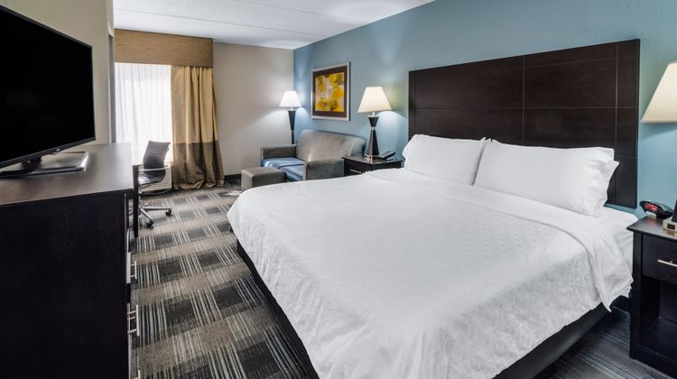 Holiday Inn Express Forsyth Room