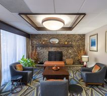 Holiday Inn Express Forsyth Lobby