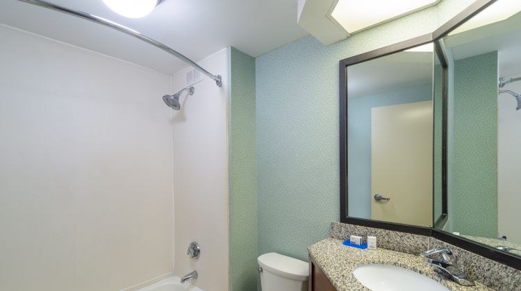 Holiday Inn Express Forsyth Room