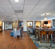 Holiday Inn Express Forsyth Lobby