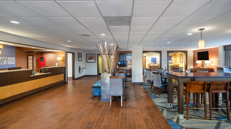 Holiday Inn Express Forsyth Lobby
